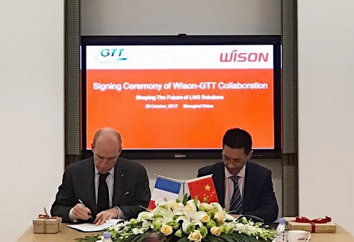 Philippe Berterottière, Chairman and CEO of GTT andYing CUI, CEO of Wison Offshore & Marine sign the agreement. 